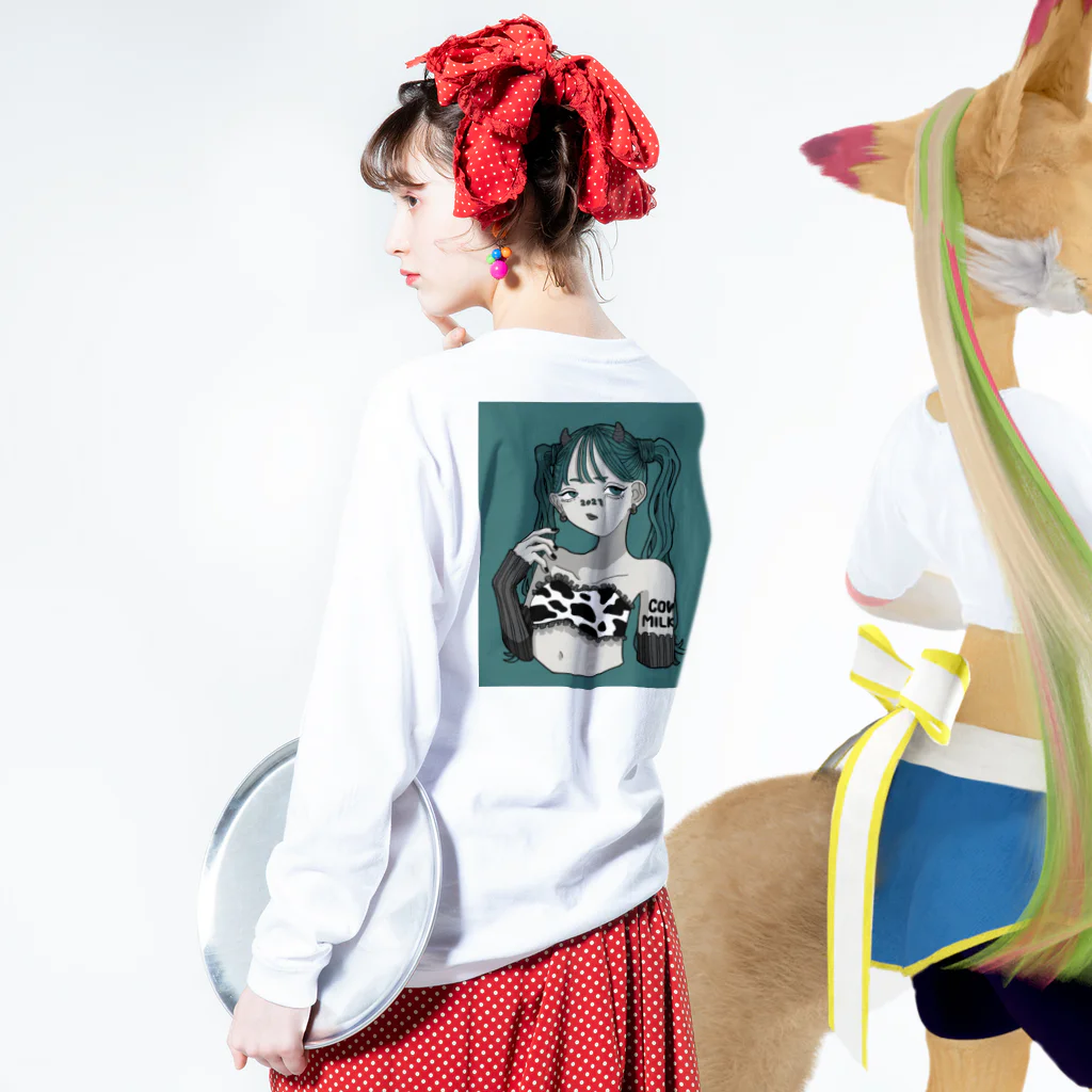 絵真の2021"COW"ちゃん ロングスリーブTシャツの着用イメージ(裏面・袖部分)