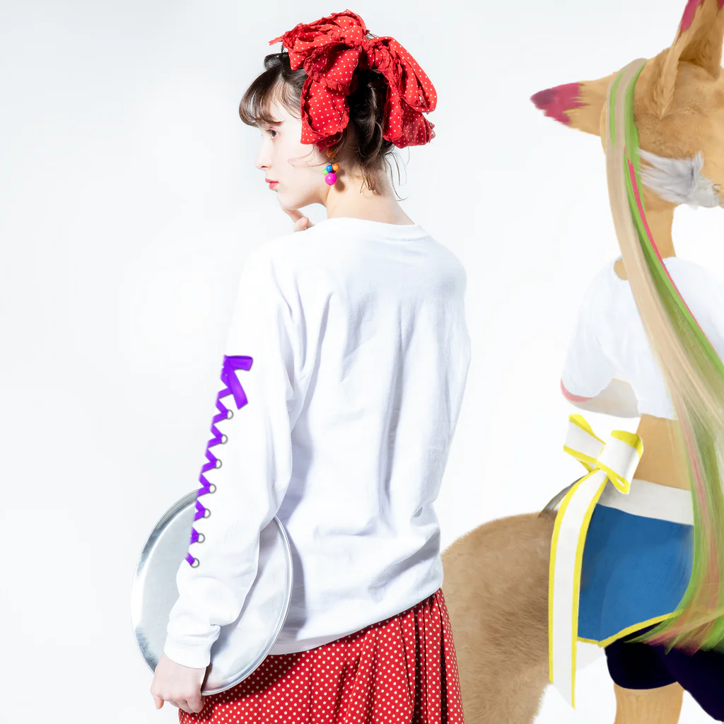 ミコハマの気ままSHOPの編み上げリボン袖（紫） ロングスリーブTシャツの着用イメージ(裏面・袖部分)