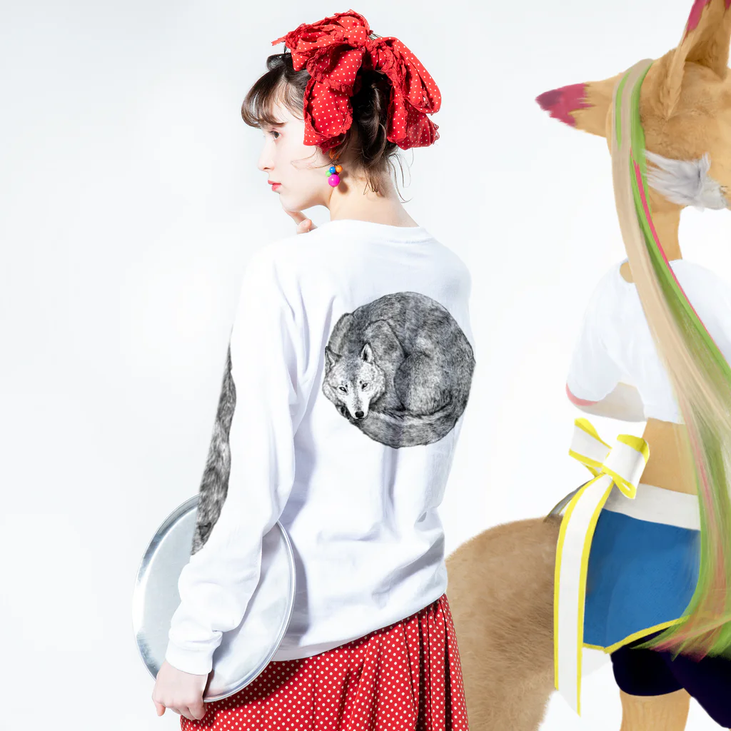 ししこ(PAViLiON)のオオカミ ロングスリーブTシャツの着用イメージ(裏面・袖部分)