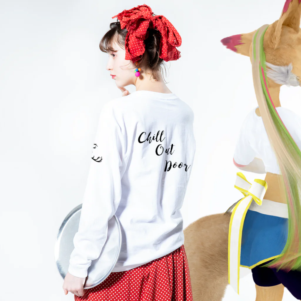 Chill Out Doorの21FW Back print ロングスリーブTシャツの着用イメージ(裏面・袖部分)
