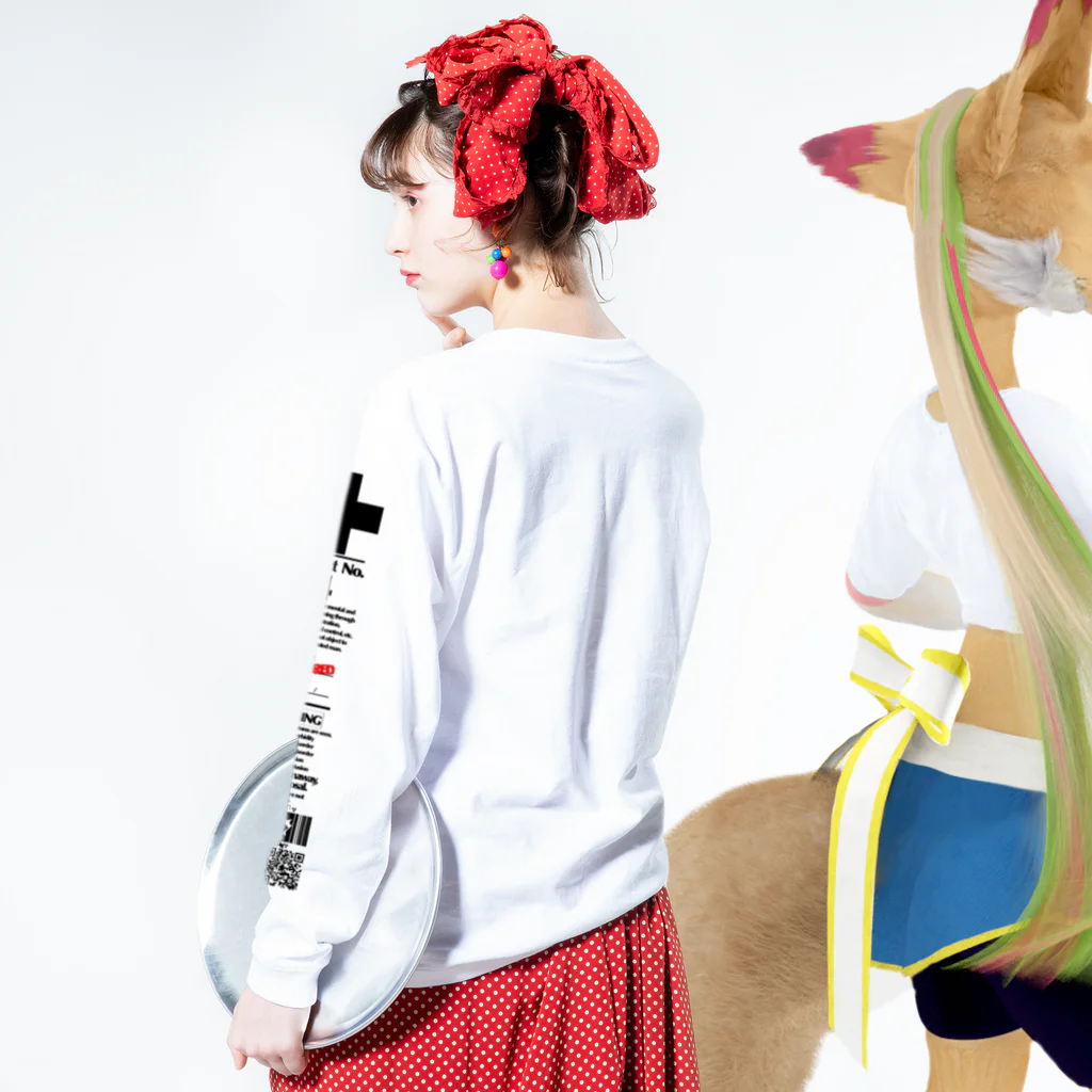 エゴイスト乙女の「輸血パック」 ロングスリーブTシャツの着用イメージ(裏面・袖部分)