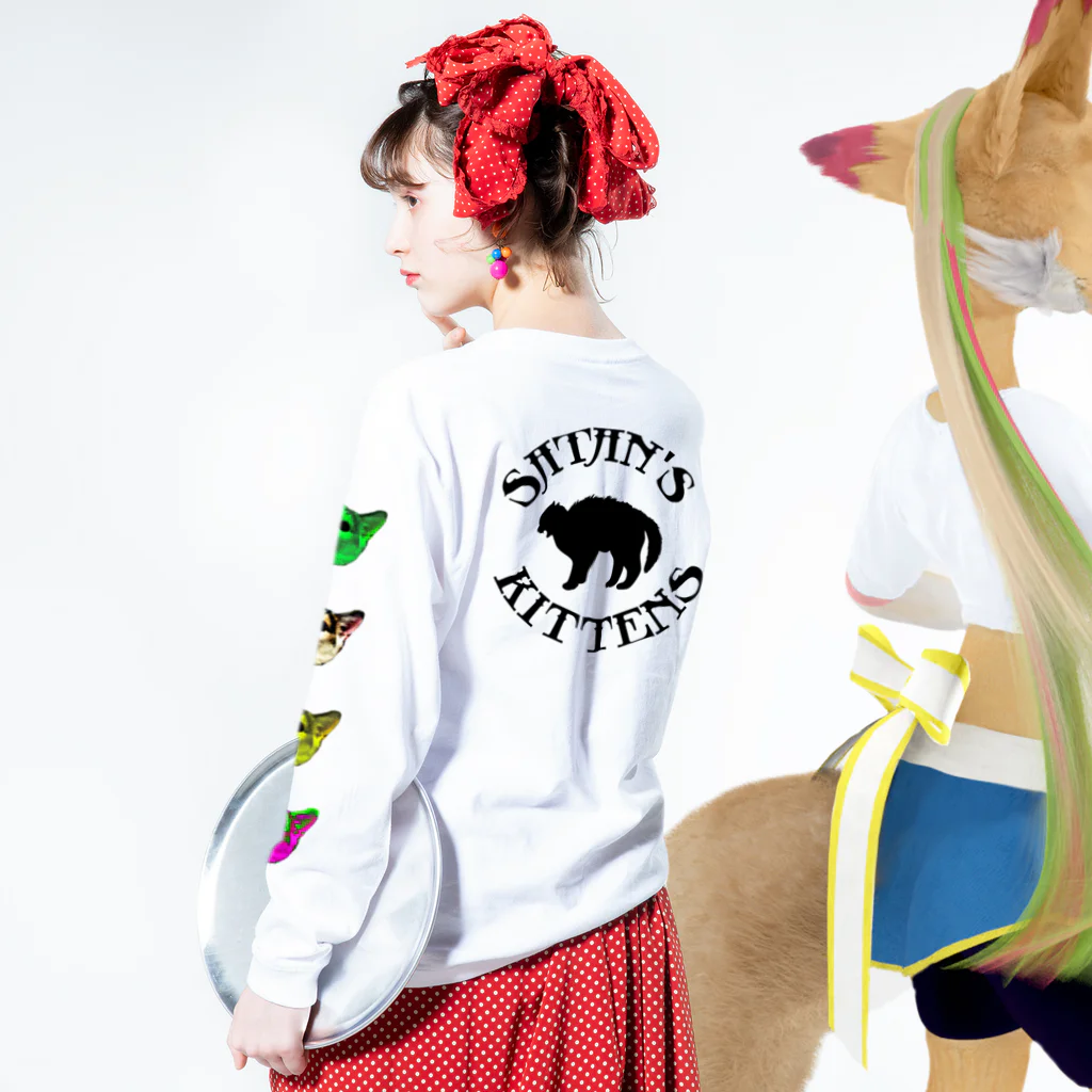 SATAN'S  KITTENSのSATANS KITTENS 袖プリント ロングスリーブ Long Sleeve T-Shirt :model wear (back, sleeve)