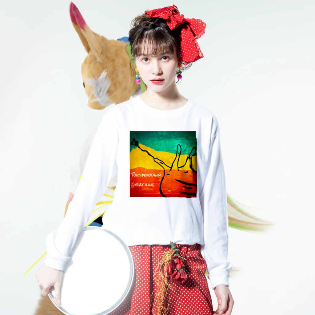 パキポキさんのPachypodium Gracilius  Long Sleeve T-Shirt :model wear (front)