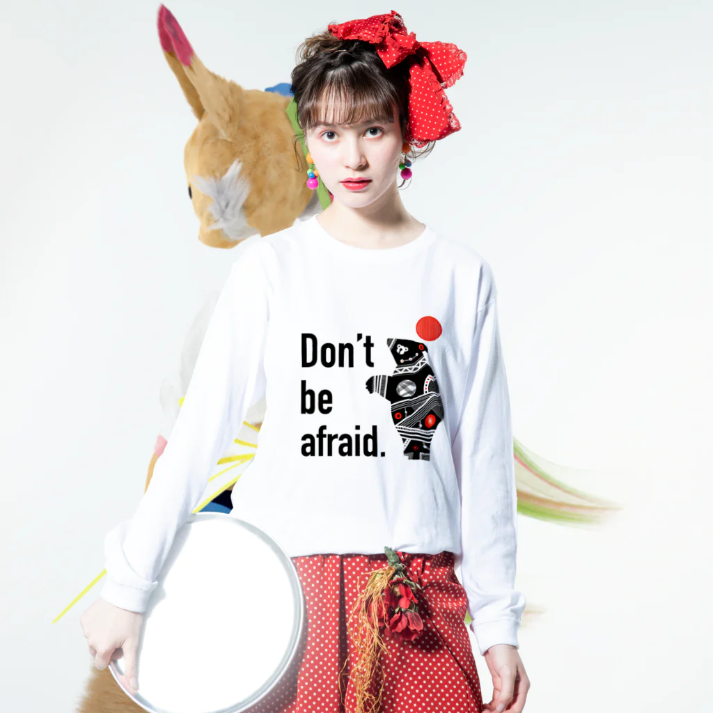 おかやーまん(Okayaman)🇯🇵のDon,t be afraid. ロングスリーブTシャツの着用イメージ(表面)