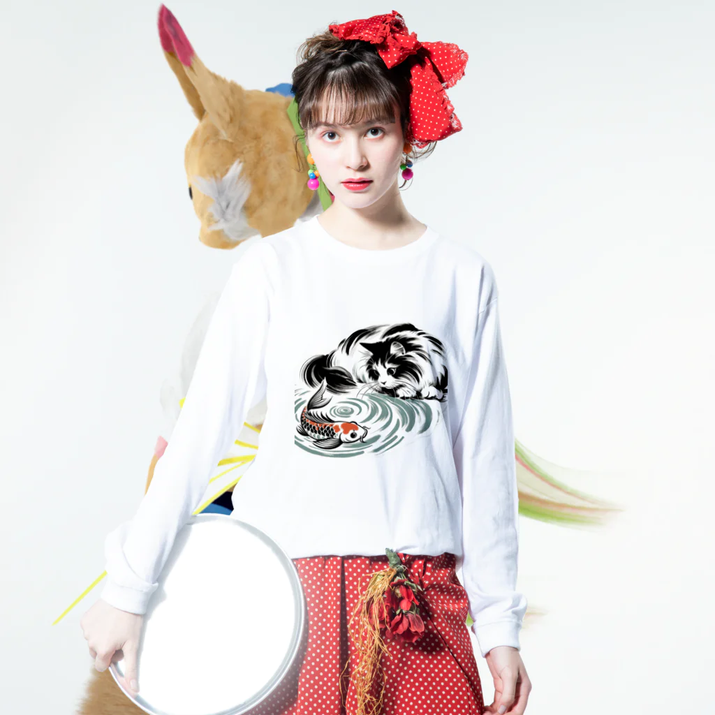MakotOの猫と鯉（水墨画風） Long Sleeve T-Shirt :model wear (front)