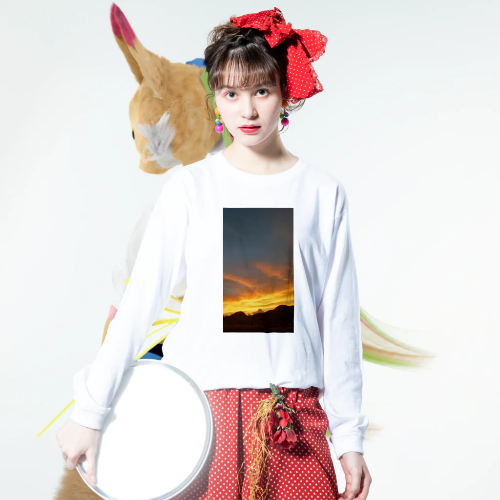 suzurinngの夕焼けスケッチ Long Sleeve T-Shirt :model wear (front)