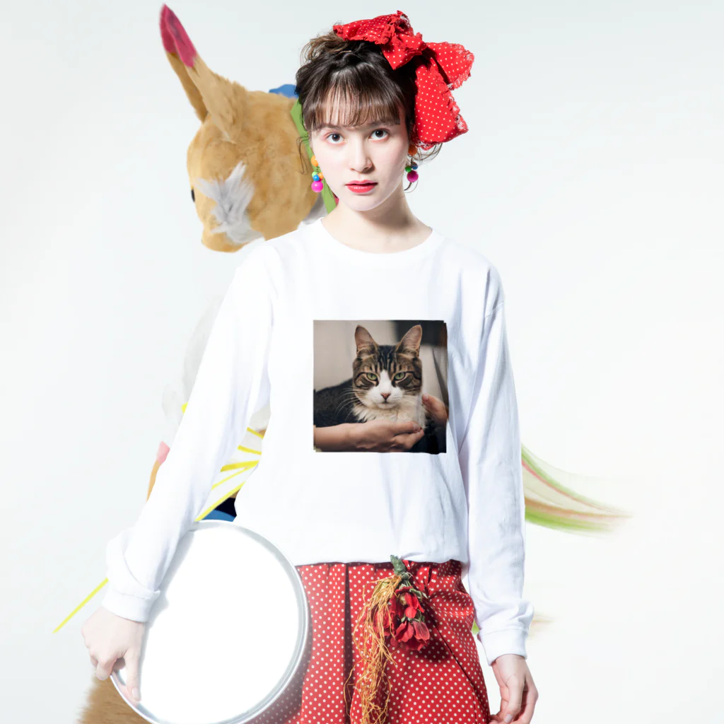 猫ちゃんとベタちゃん♪の癒しの猫グッズ♪ ロングスリーブTシャツの着用イメージ(表面)