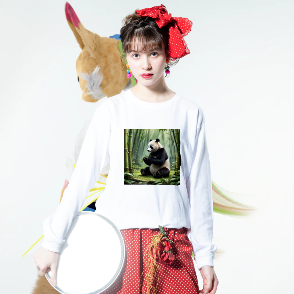 アミュペンの笹食べるパンダ ロングスリーブTシャツの着用イメージ(表面)