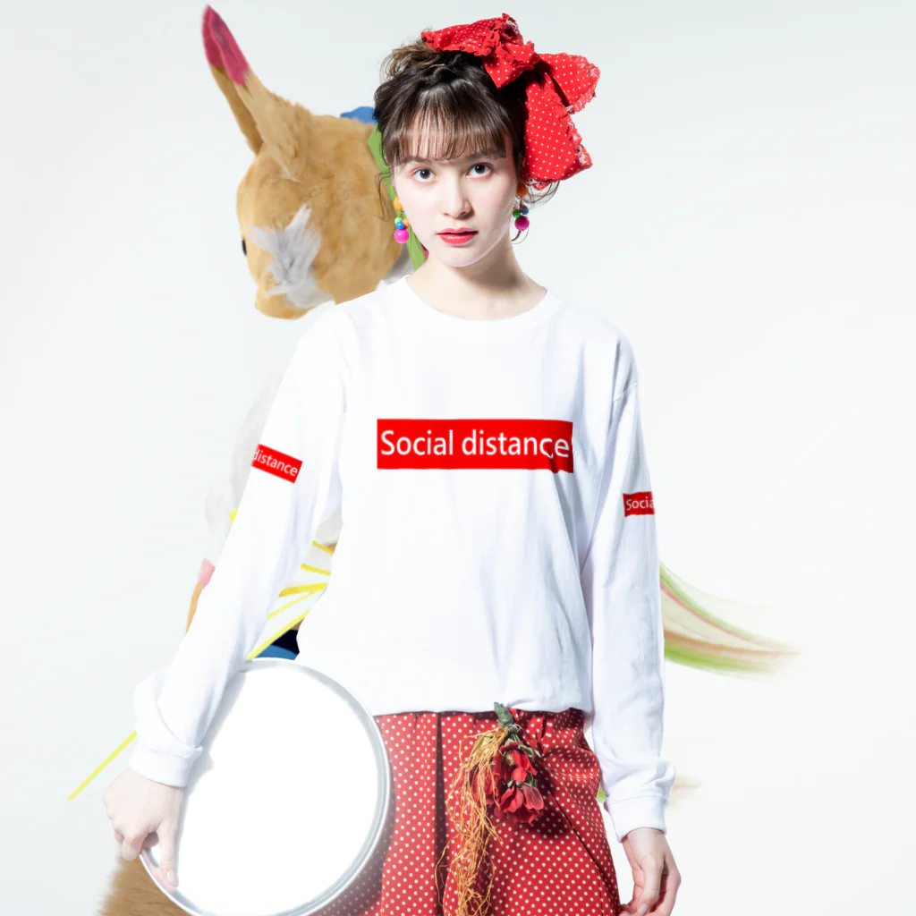 Hirahiraの  Social distance Long Sleeve T-Shirt :model wear (front)