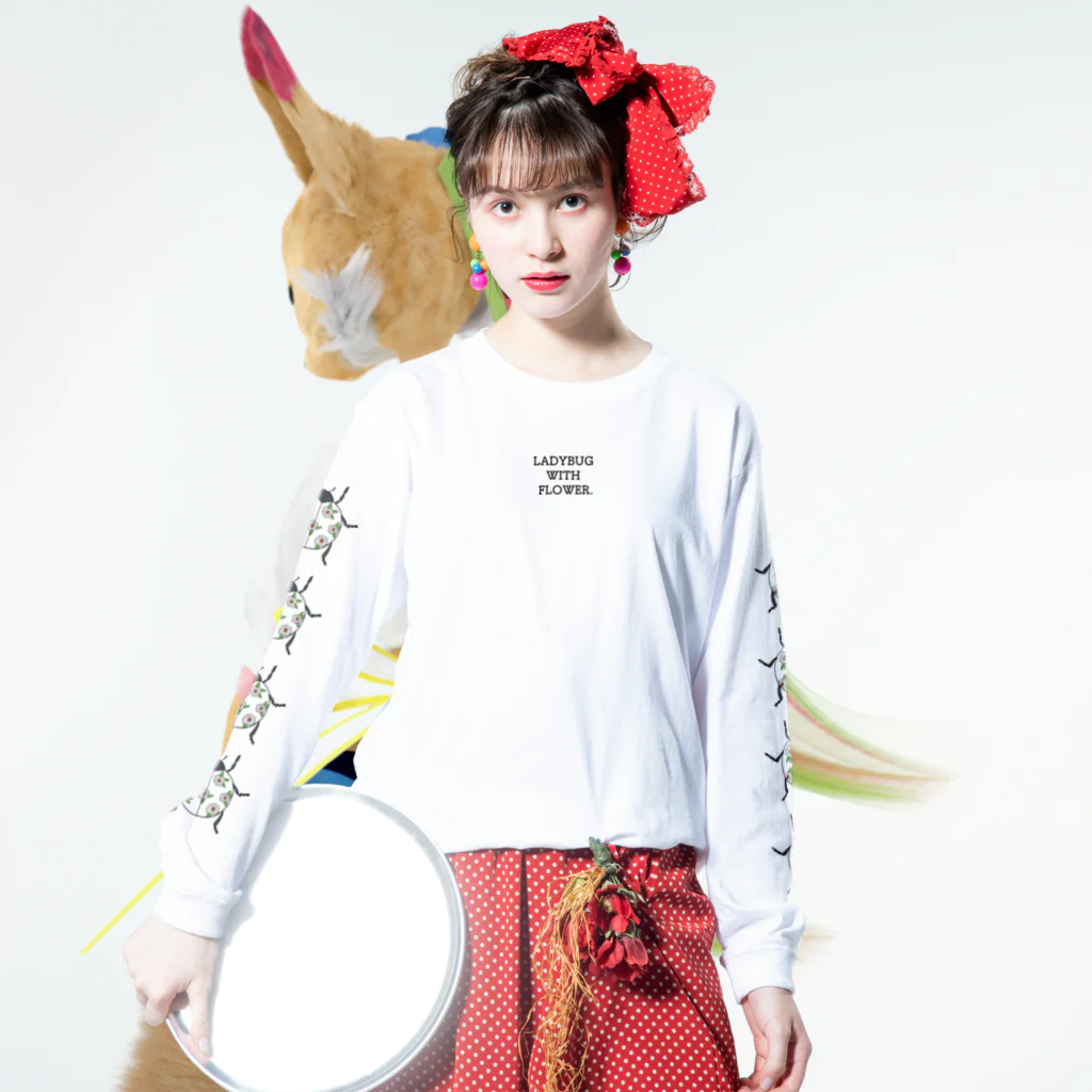 GYOBAYUMIの花柄てんとう虫 ロンT Long Sleeve T-Shirt :model wear (front)