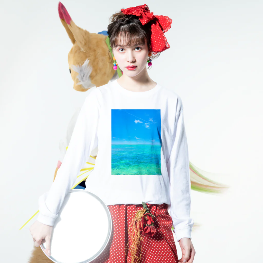 mizuphoto galleryの海と飛行機雲 ロングスリーブTシャツの着用イメージ(表面)