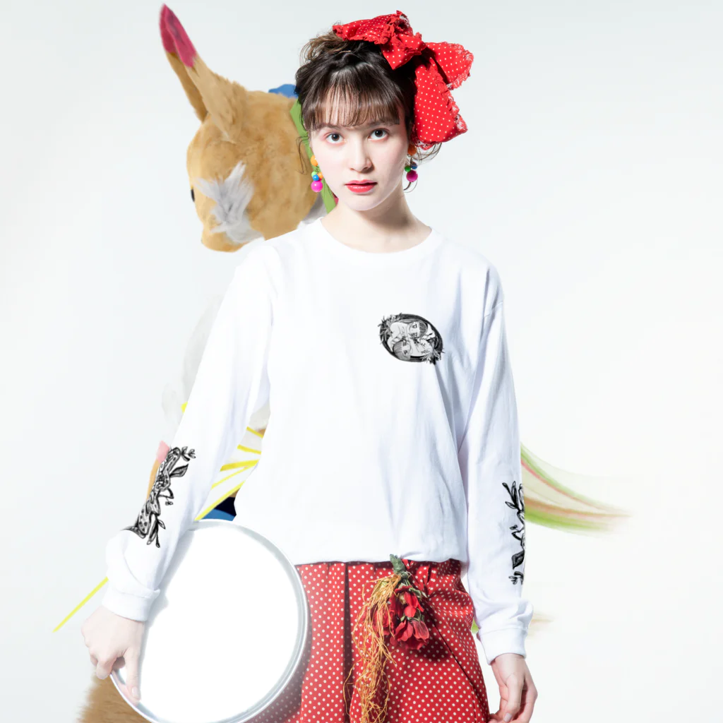 Tsu白ma yukoの☯︎ Tao ☯︎ Long Sleeve T-Shirt :model wear (front)