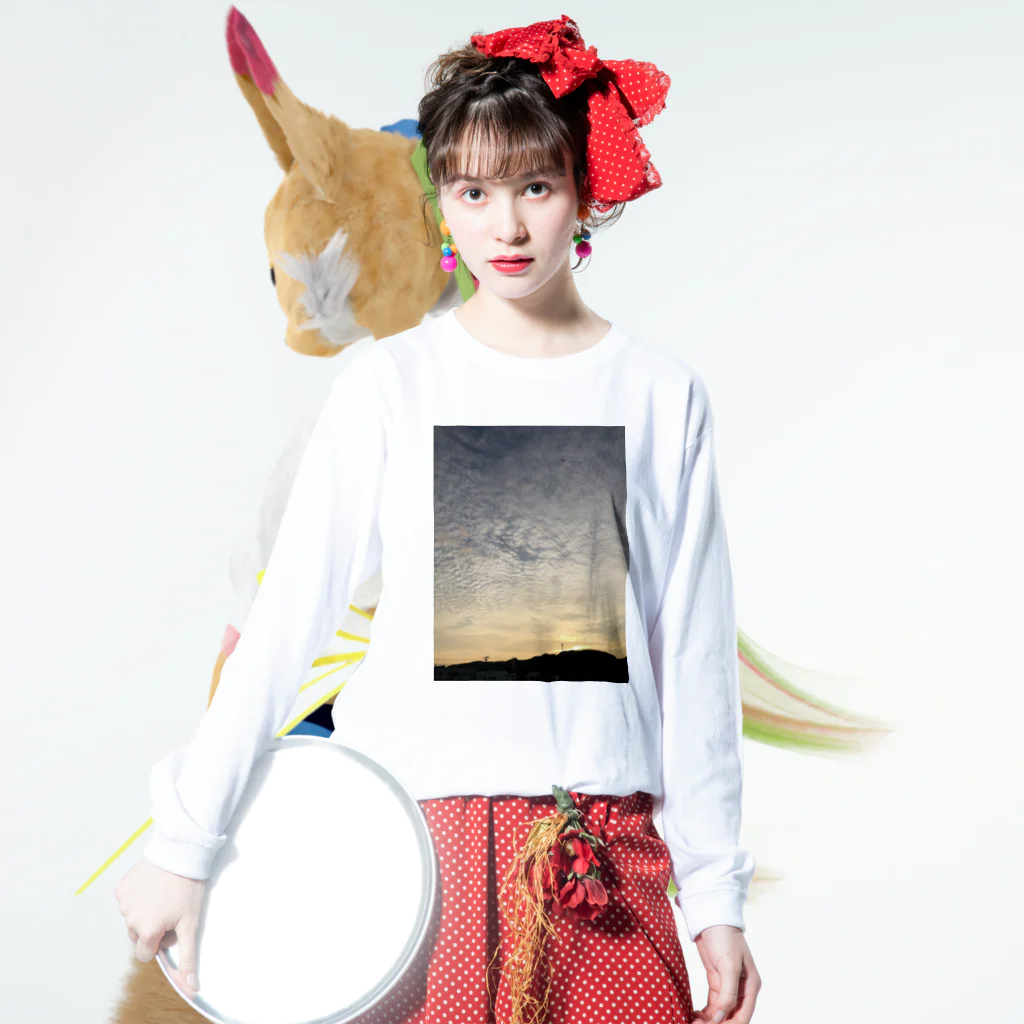 風景 Sophieの鱗雲 Long Sleeve T-Shirt :model wear (front)