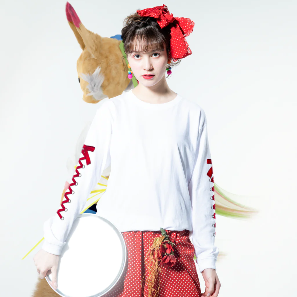 ミコハマの気ままSHOPの編み上げリボン袖（赤） ロングスリーブTシャツの着用イメージ(表面)