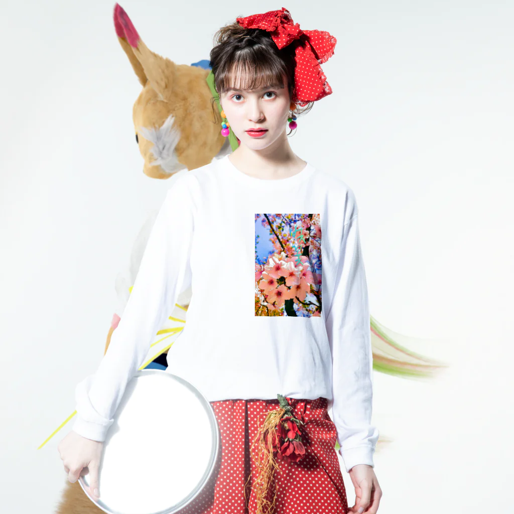 LalaHangeulの벚꽃 (桜) ハングル Long Sleeve T-Shirt :model wear (front)