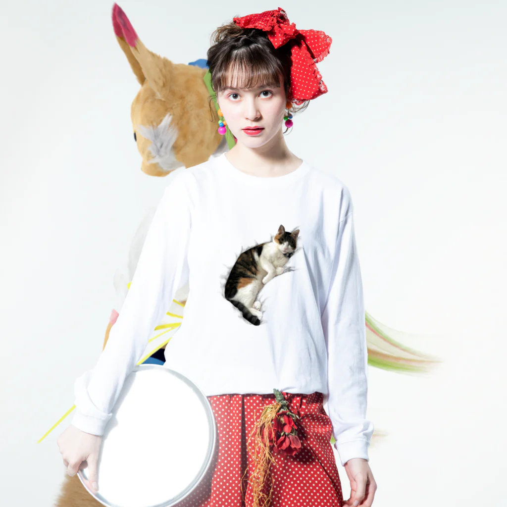 とある三匹の猫のねむる猫 Long Sleeve T-Shirt :model wear (front)