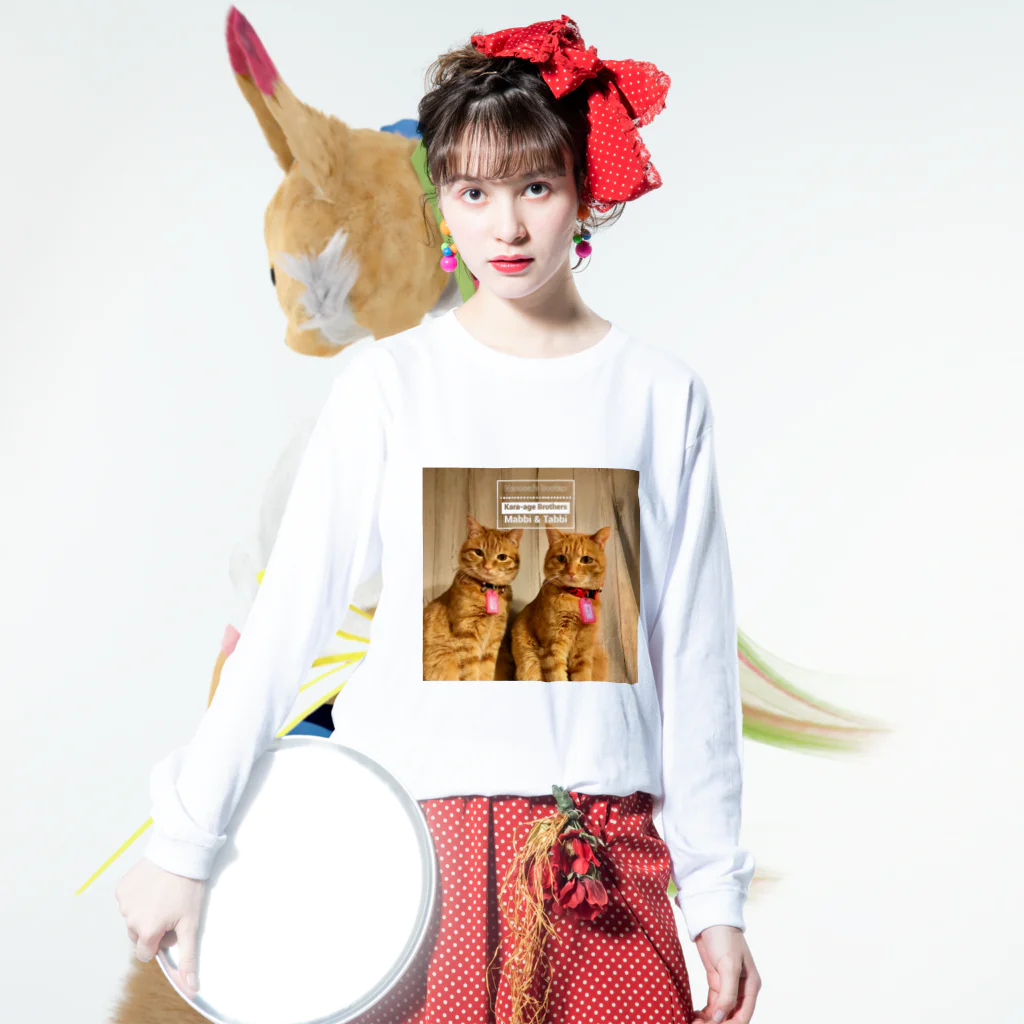 猫カフェ ぶぅたんグッズショップの唐揚げブラザーズTシャツ Long Sleeve T-Shirt :model wear (front)