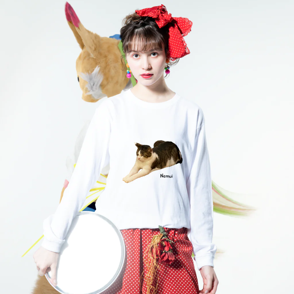 猫カフェ ぶぅたんグッズショップのおてて伸びーーモナくん ロングスリーブTシャツの着用イメージ(表面)