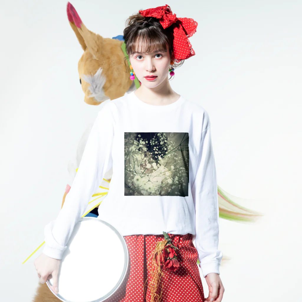 わたしたちは、花売りのカスミソウとパーマ Long Sleeve T-Shirt :model wear (front)