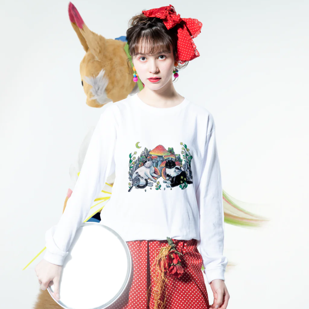 星月猫　徳島洋子のににタキ猫会議 猫とカエルと鳥とキノコ ロングスリーブTシャツの着用イメージ(表面)