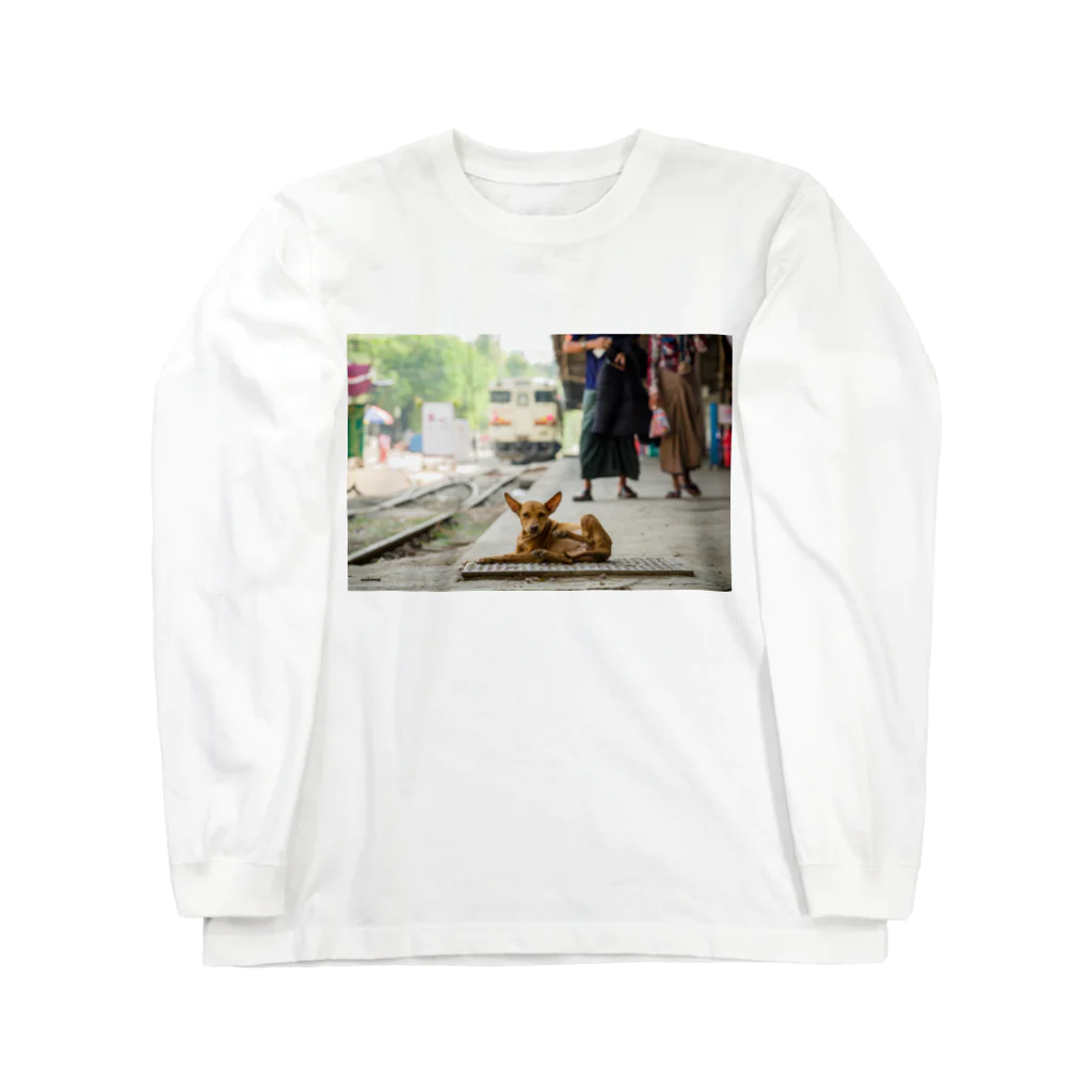 Second_Life_of_Railwaysのマンダレー駅に住む子犬とキハ40系 ロングスリーブTシャツ