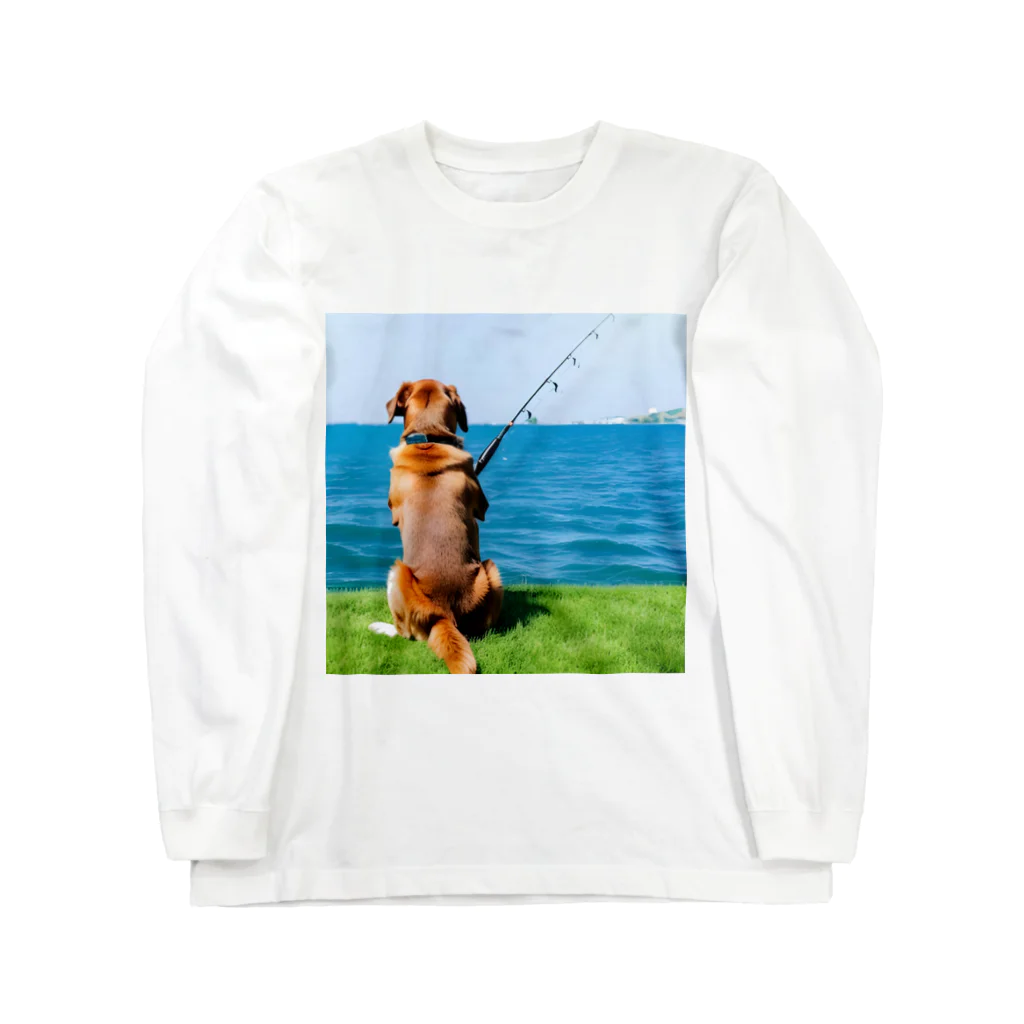 the dog is ⚫︎⚫︎ing ✖️✖️のthe dog is fishing fish ロングスリーブTシャツ