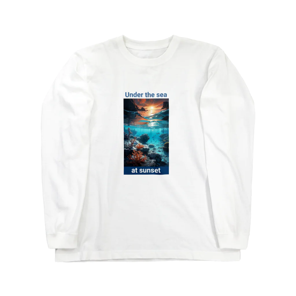 kazu_gの夕暮れの海の底！Under the SEA at sunset ロングスリーブTシャツ