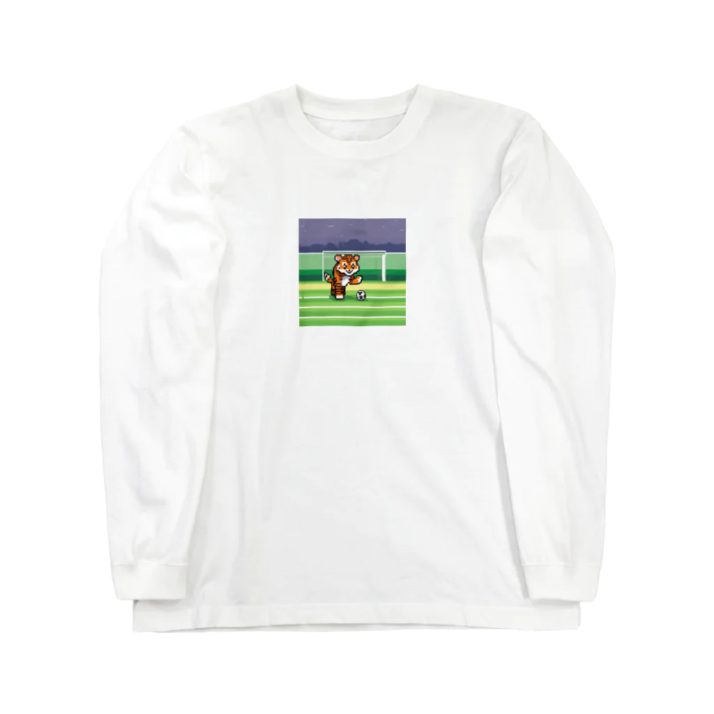 クロスクリエイティブのサッカーをしているトラ Long Sleeve T-Shirt