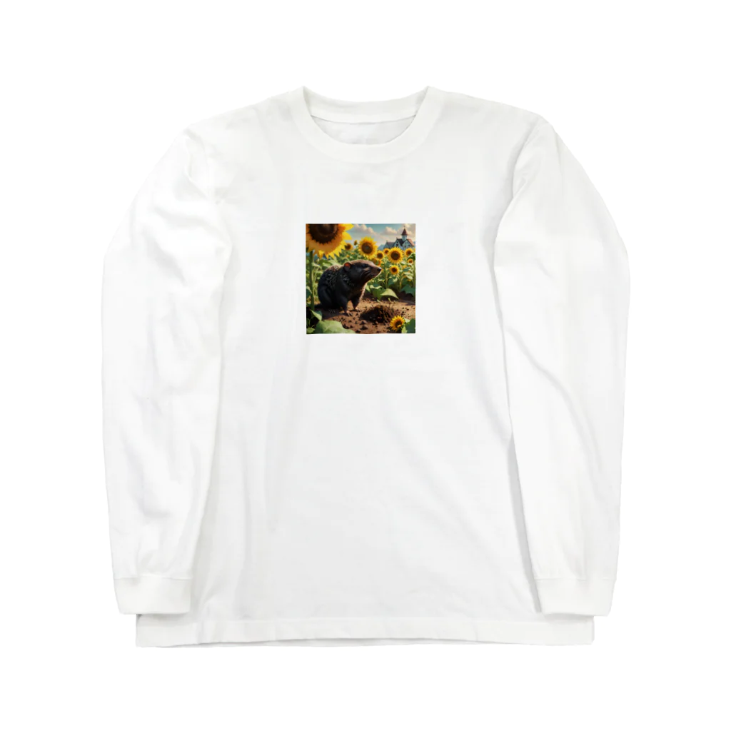 Sunbathingのヒマワリの根元で食事をするモグラ Long Sleeve T-Shirt