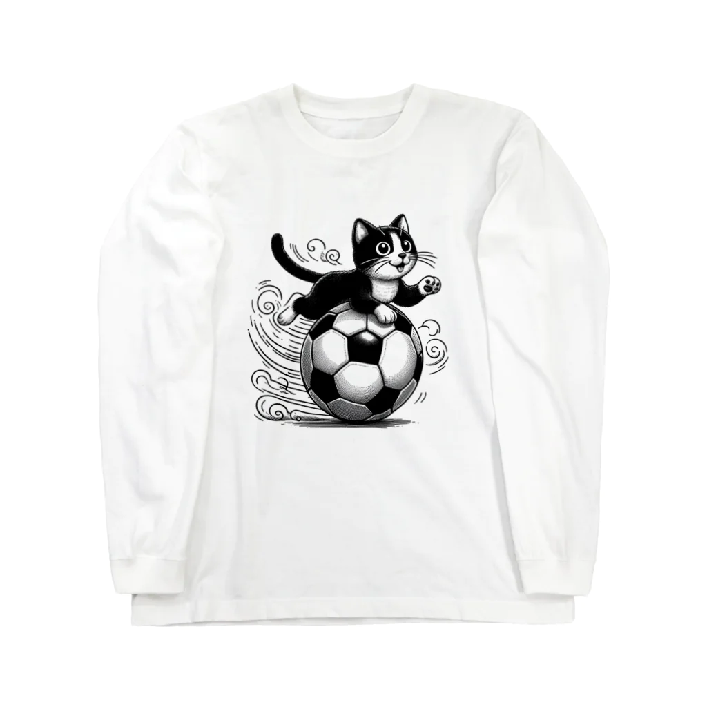 ボールボーイの猫とサッカーボール白黒 Long Sleeve T-Shirt