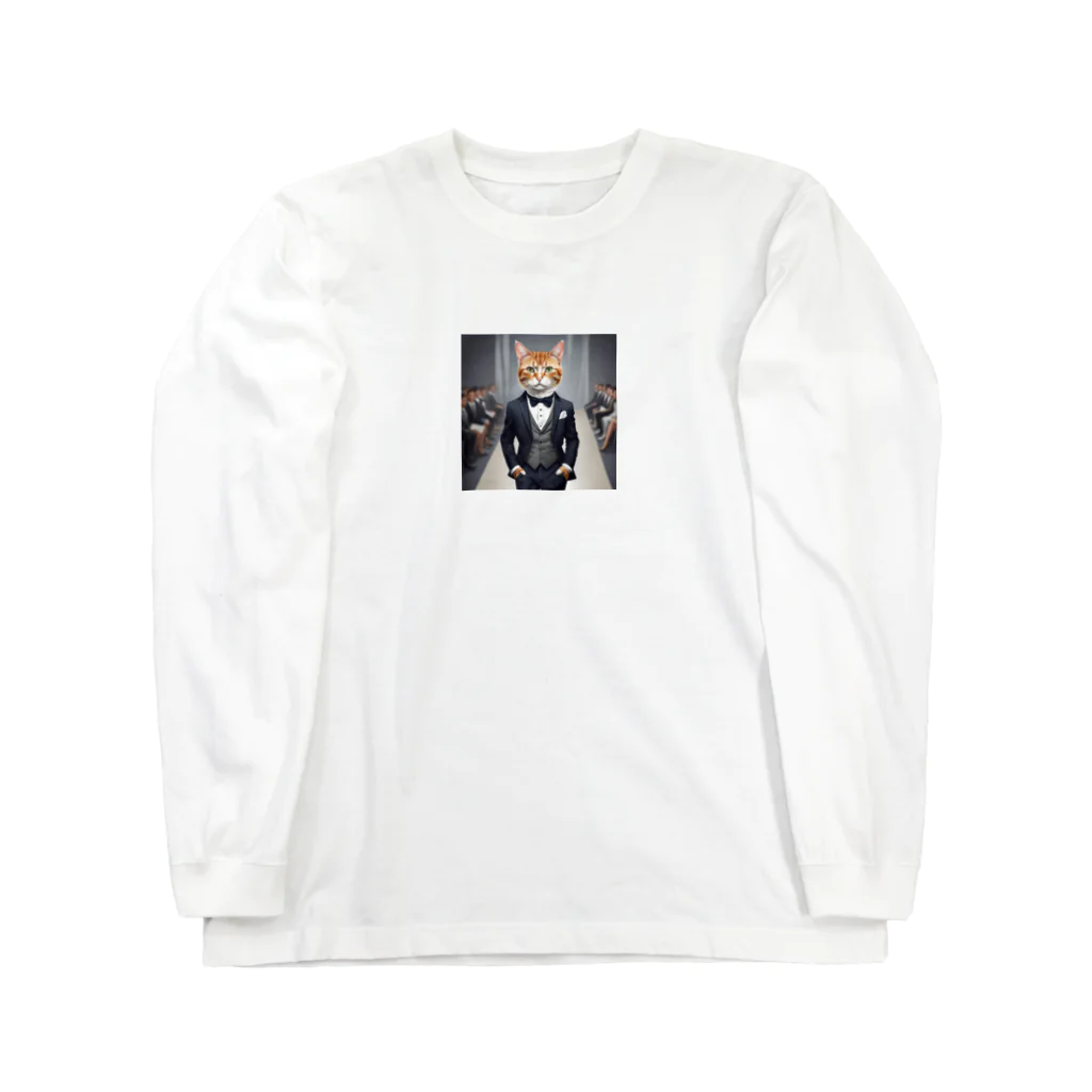 Kobayashi Kayoのランウェイを歩くモデル猫 Long Sleeve T-Shirt