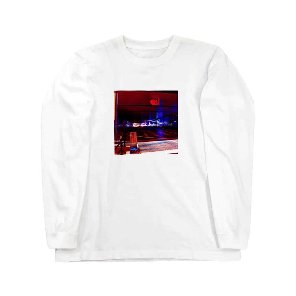 深夜のターミナル駅の大阪のバスターミナル Long Sleeve T-Shirt