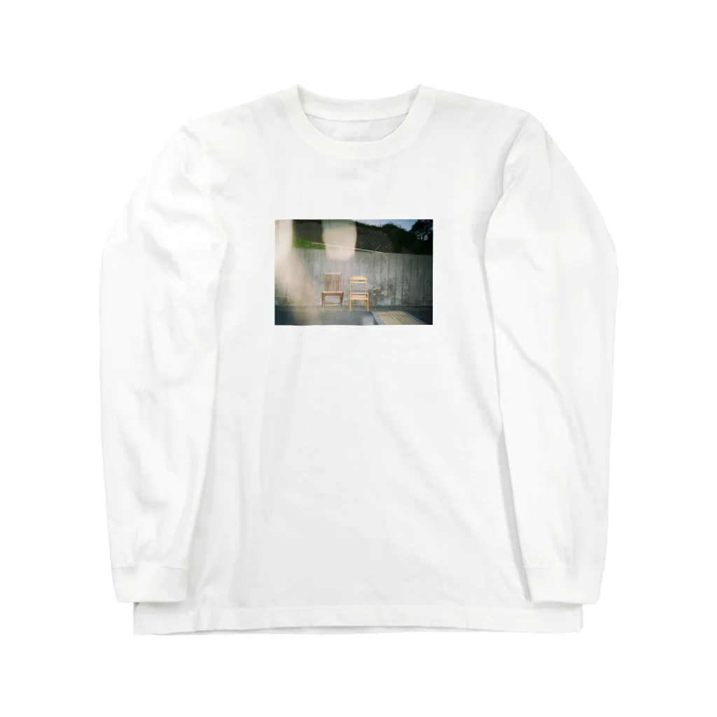 kiwiwiwiiの意味深そうなイス（フィルム） Long Sleeve T-Shirt