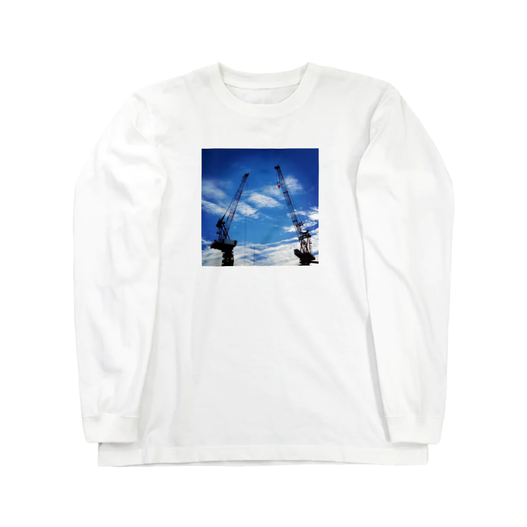 ゲッコー商店の青空とクレーン Long Sleeve T-Shirt