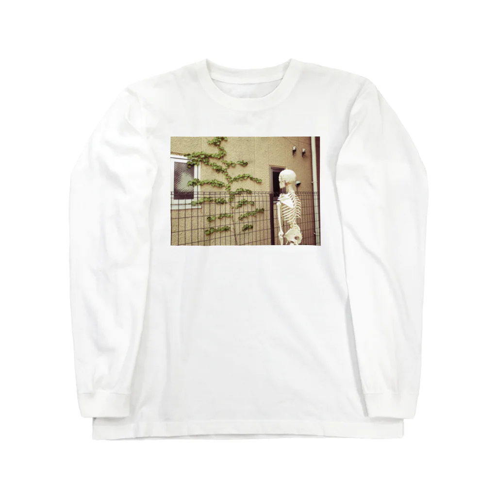 一本松の生長を羨むガイコツ Long Sleeve T-Shirt