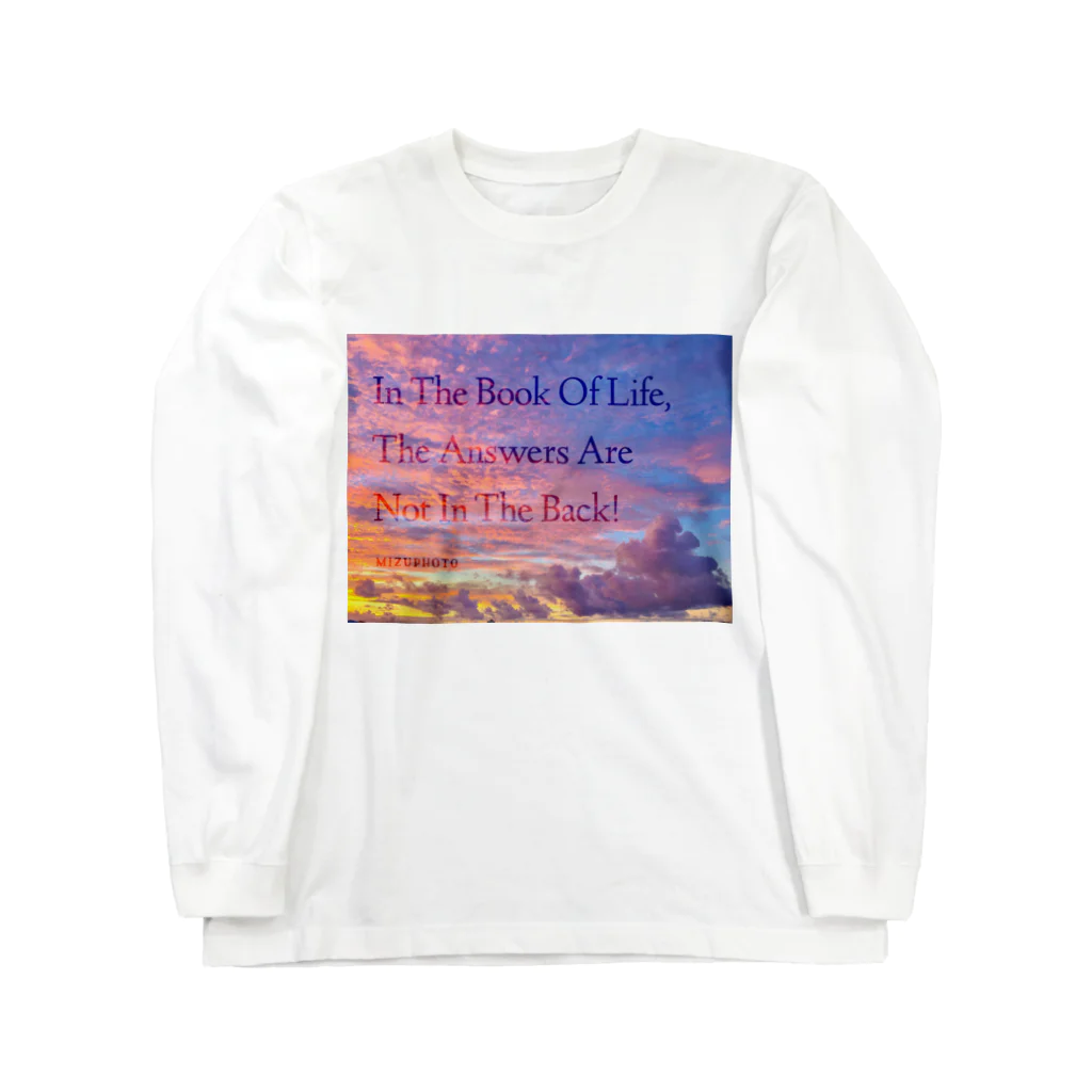 mizuphoto galleryの人生という本には、答えは後ろにはないんだよ【偉人の名言×OKINAWA】 Long Sleeve T-Shirt