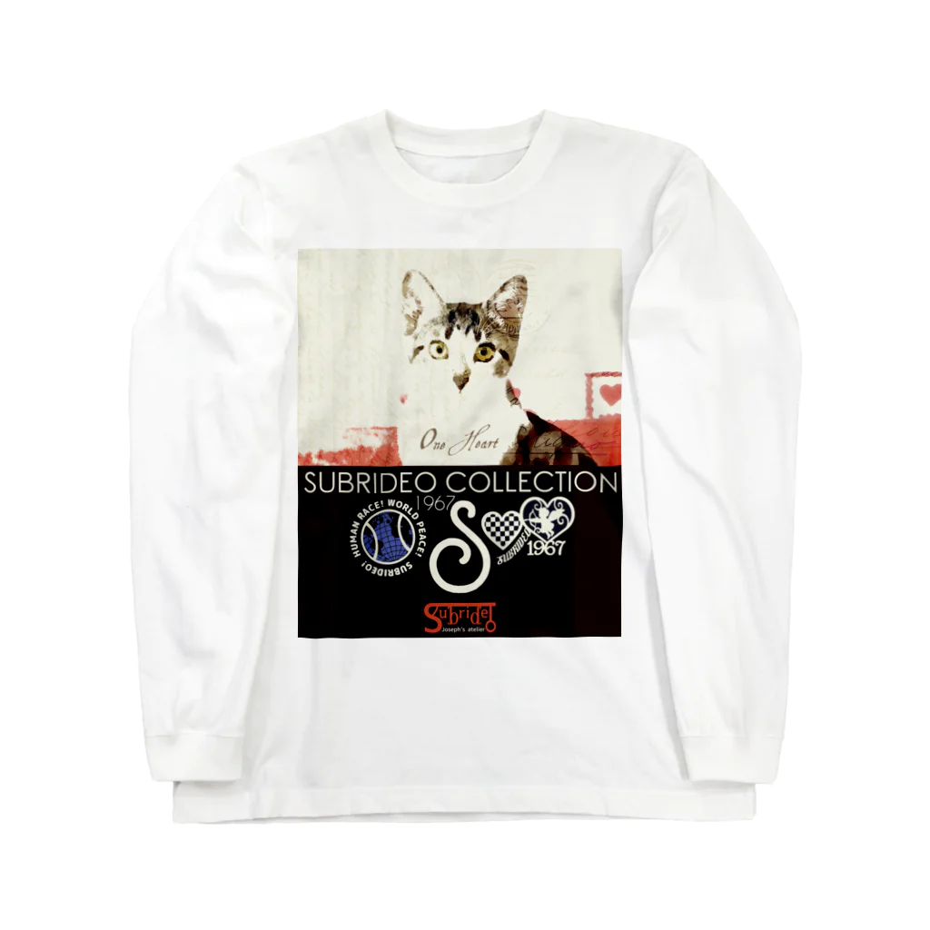 スブリデオの猫と目があう。 ロングスリーブTシャツ