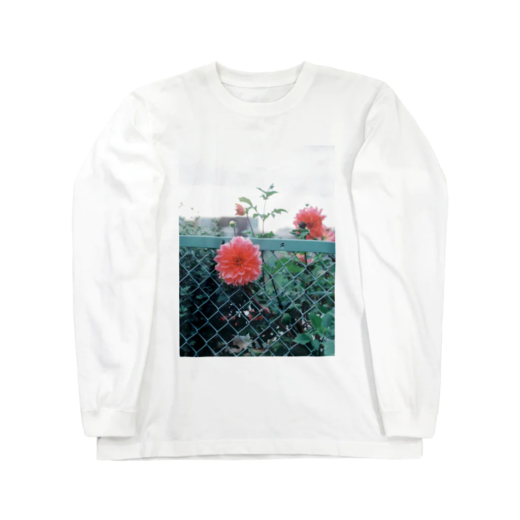 Kensuke Hosoyaのフェンスのダリア Long Sleeve T-Shirt