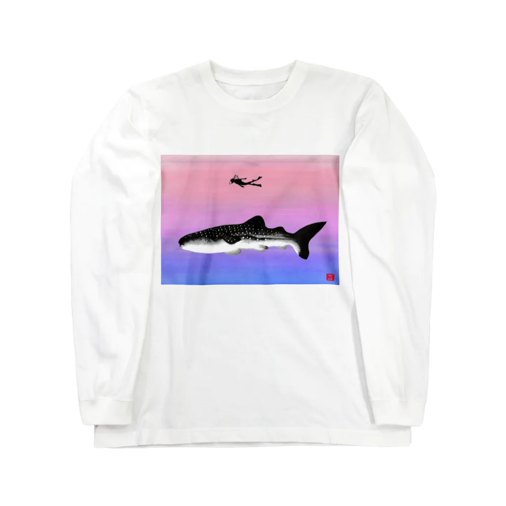 MOMO and MAMAのジンベエザメとダイバー Long Sleeve T-Shirt