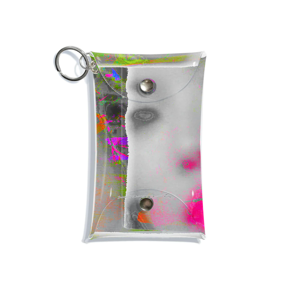 Kazumichi Otsubo's Souvenir departmentのA woman looking down Mini Clear Multipurpose Case