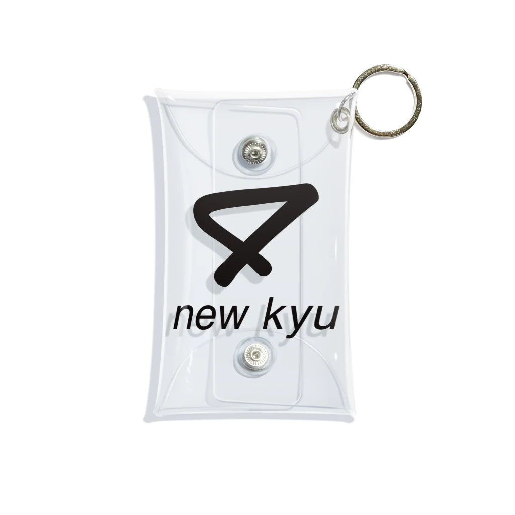 new kyuのnew kyu ロゴ Mini Clear Multipurpose Case