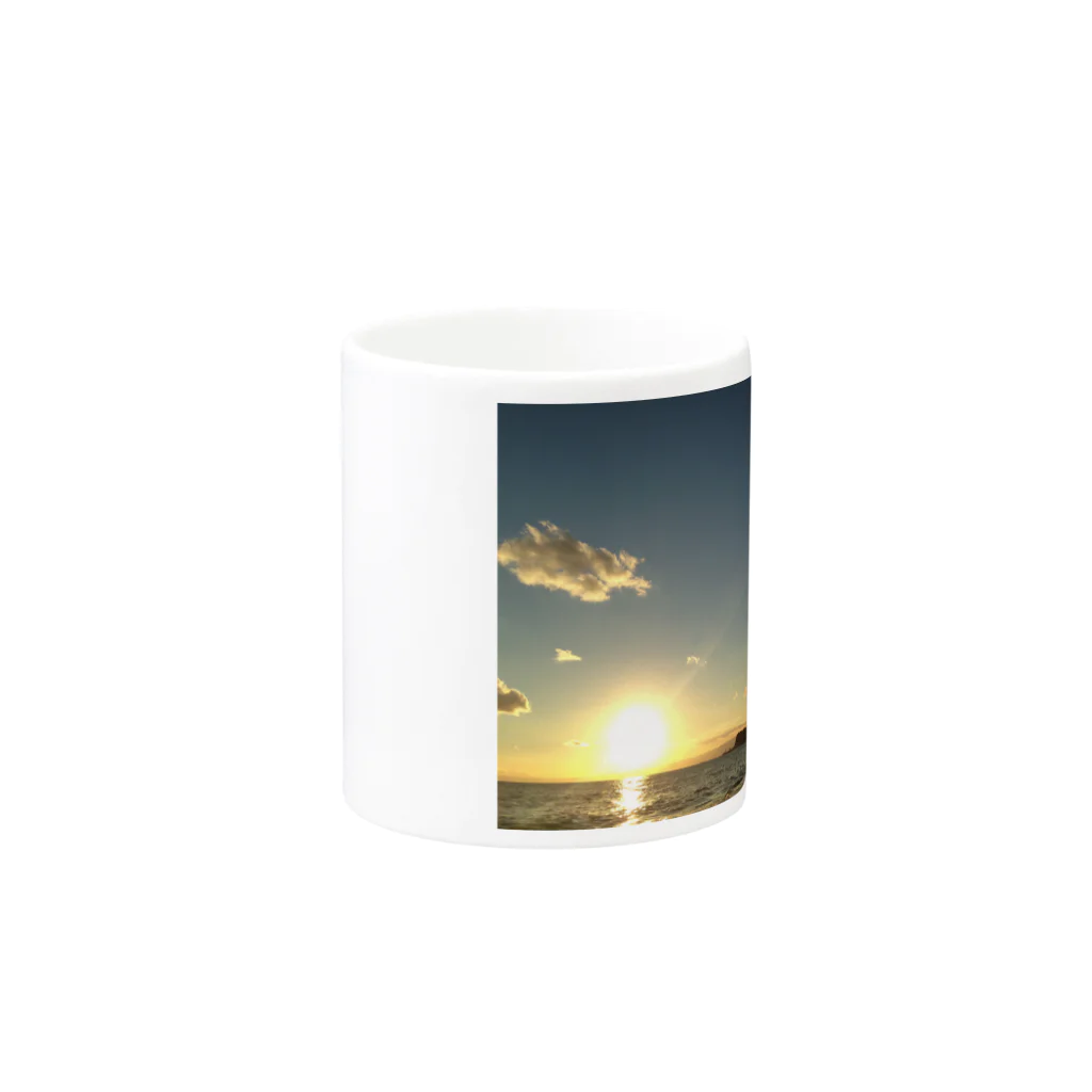 NAKAGAWA Tの江ノ島沖に沈む夕日 Mug :other side of the handle