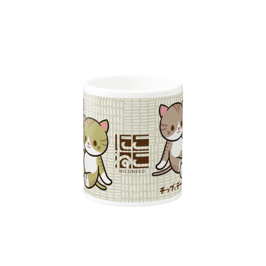 にこねこ【保護猫の保育園】のチップとデールマグカップ Mug :other side of the handle