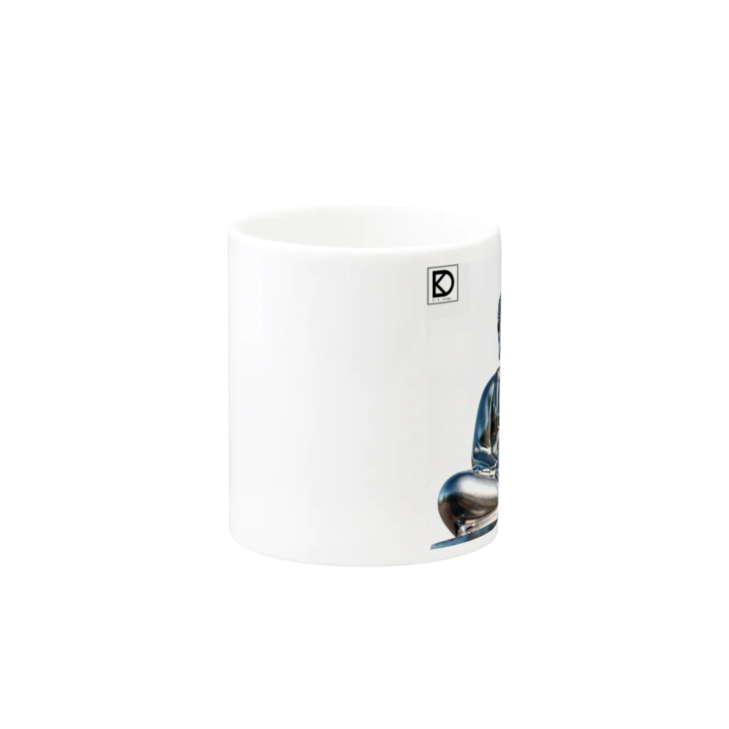 D・K　Design.saitama　ディーケーデザインさいたまのDKデザイン　白背景　銀の大仏様 マグカップの取っ手の反対面
