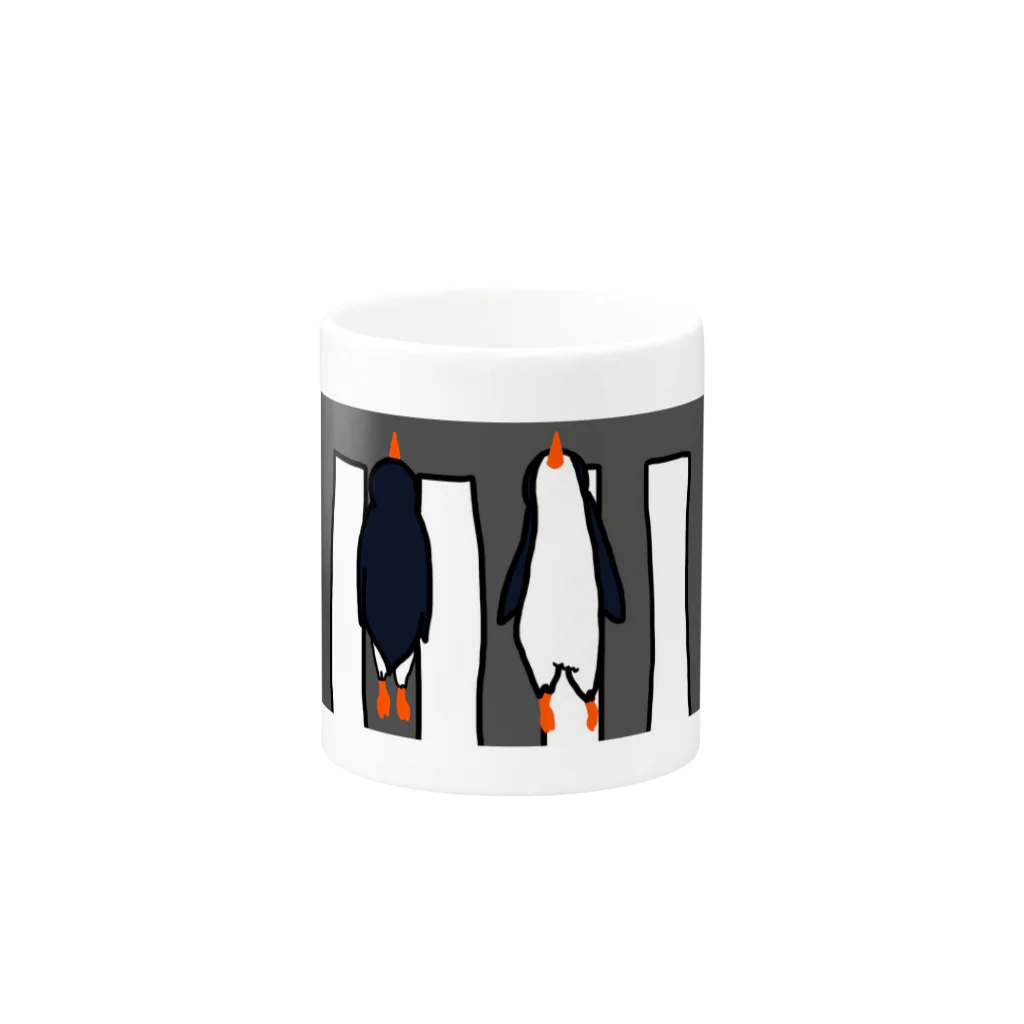 こよしのアイデアのお皿の擬態するペンギン Mug :other side of the handle