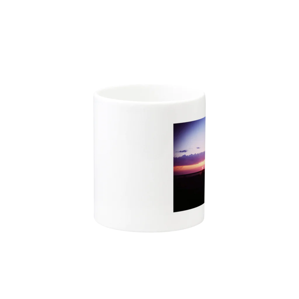 COCOriのピンクの蒼空 Mug :other side of the handle