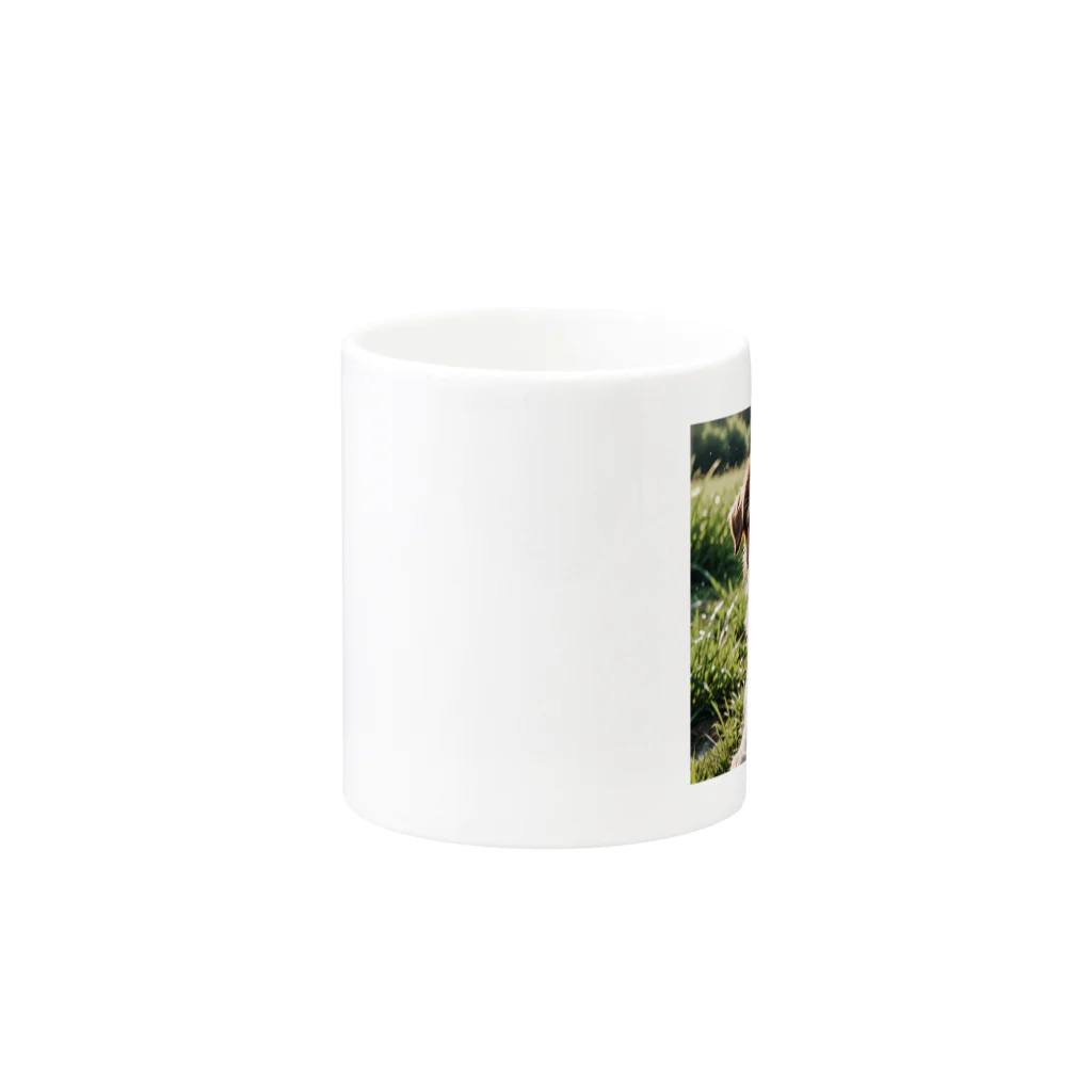 kokin0の草むらで斜めを見つめる犬 dog looking for the anywhere Mug :other side of the handle