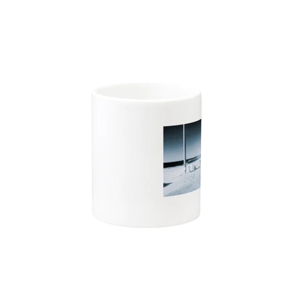 TAKUMIX WEB STOREの寂しい海 Mug :other side of the handle