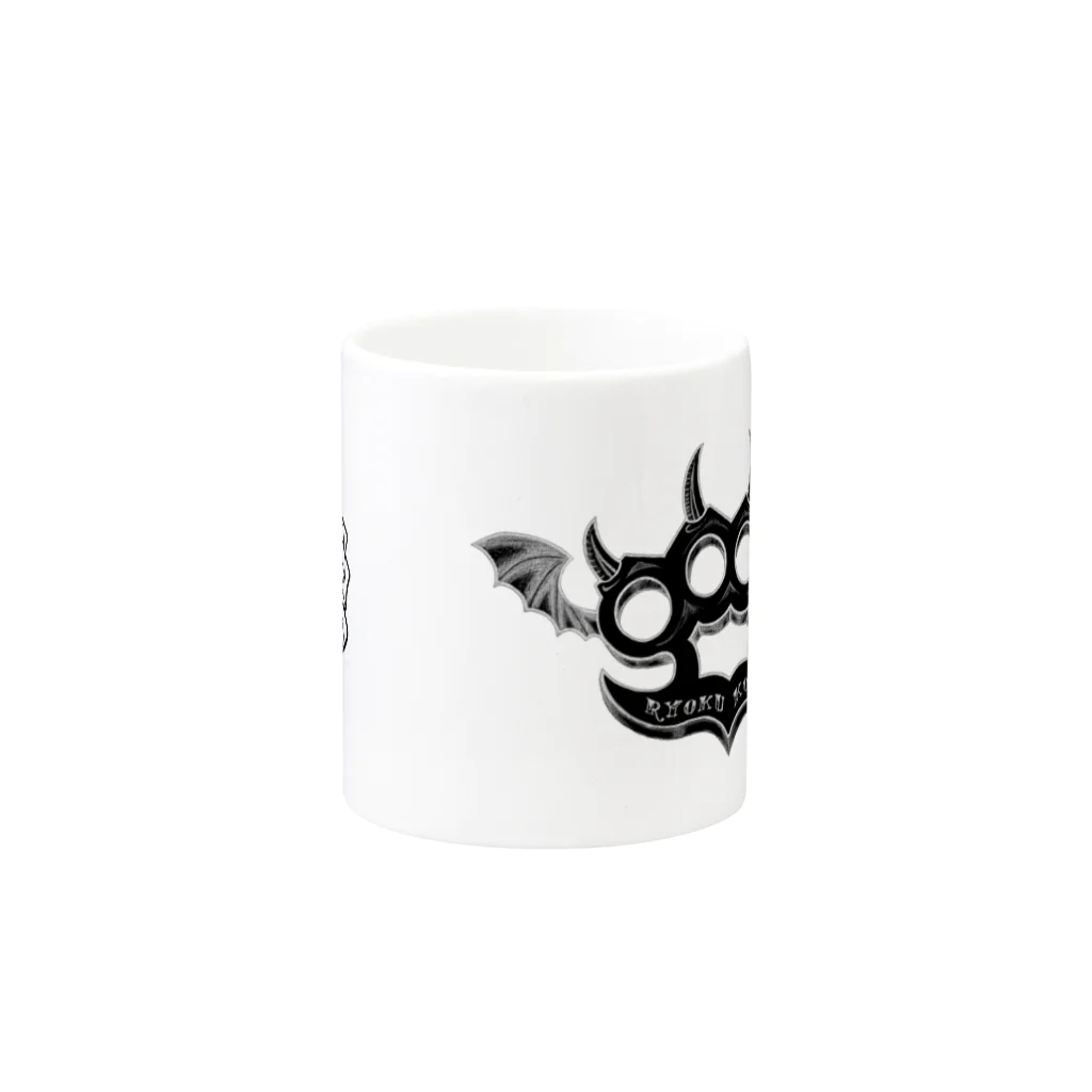 Ryoku のRyoku-Knuckle devil b-mug マグカップの取っ手の反対面