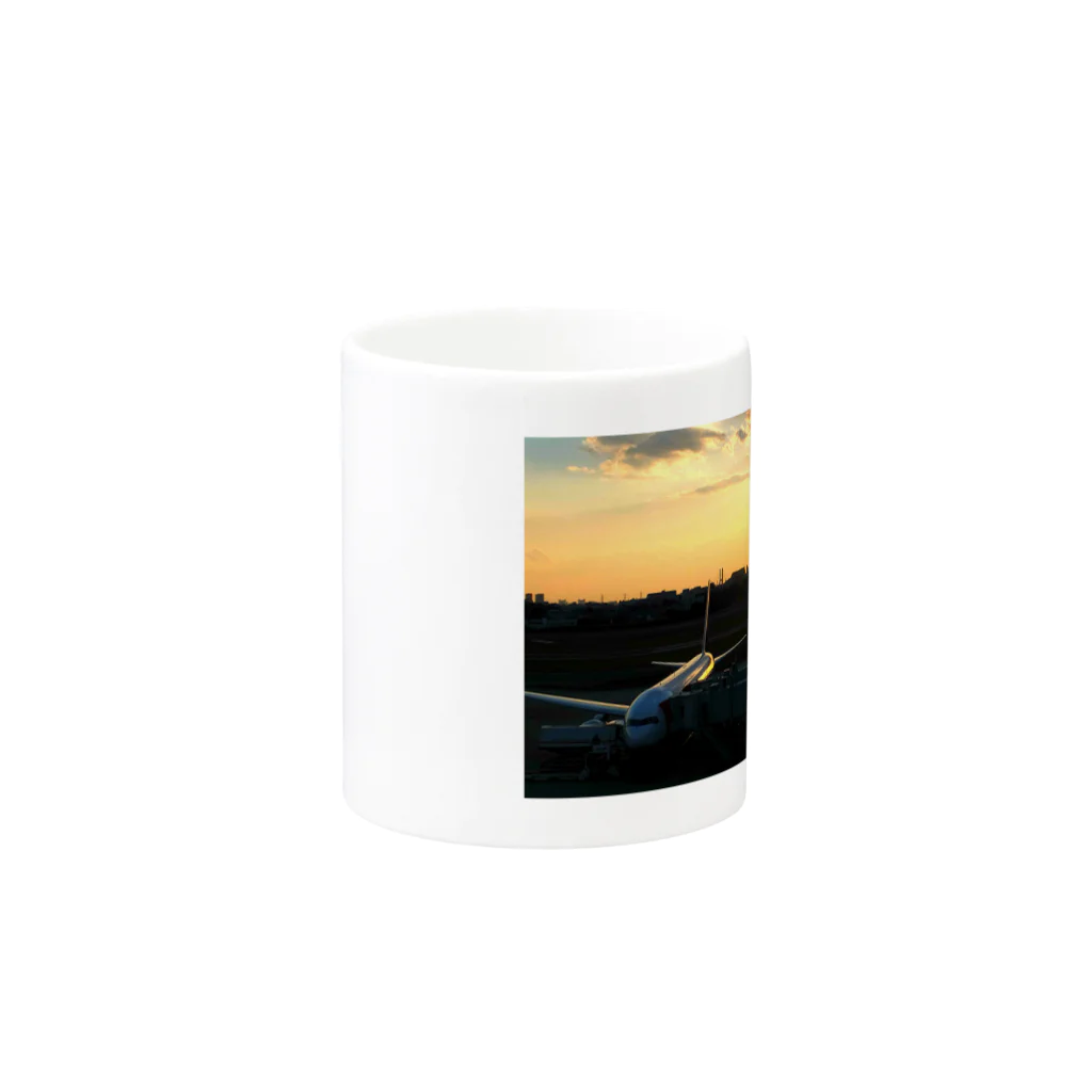 ユキ＠初期不良の伊丹の夕焼け Mug :other side of the handle